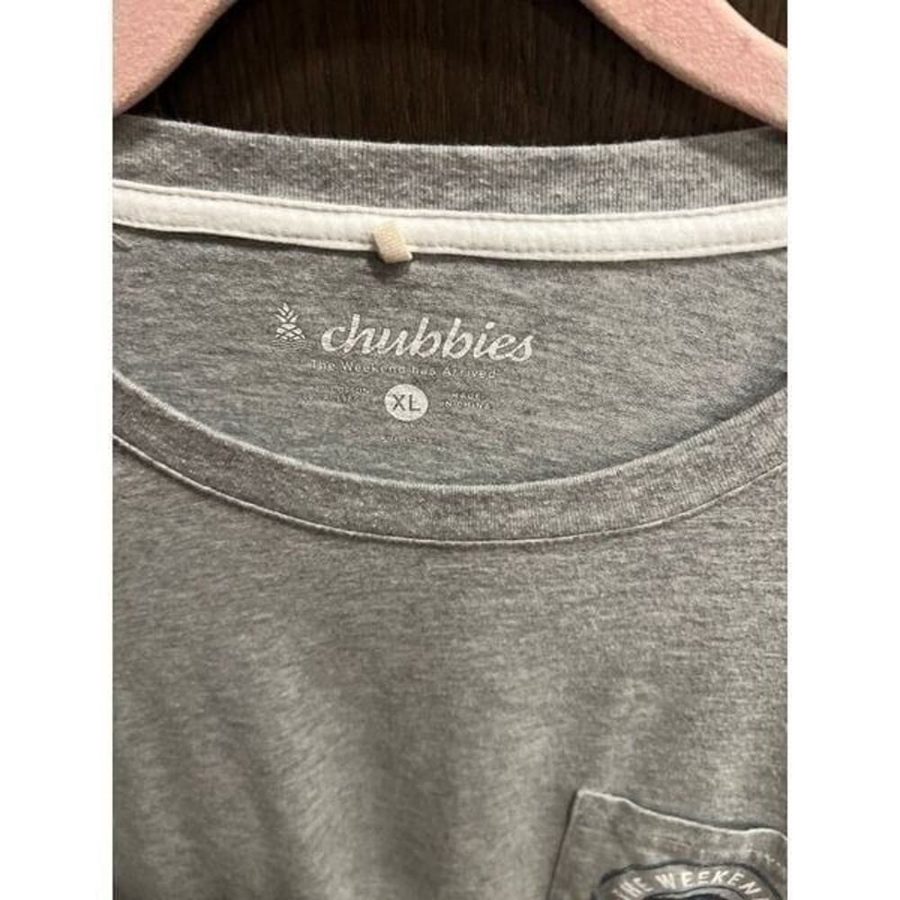 CHUBBIES Gray "Weekend Has Arrived" THE NECESSITEE T-SHIRT XL - Picture 4 of 4